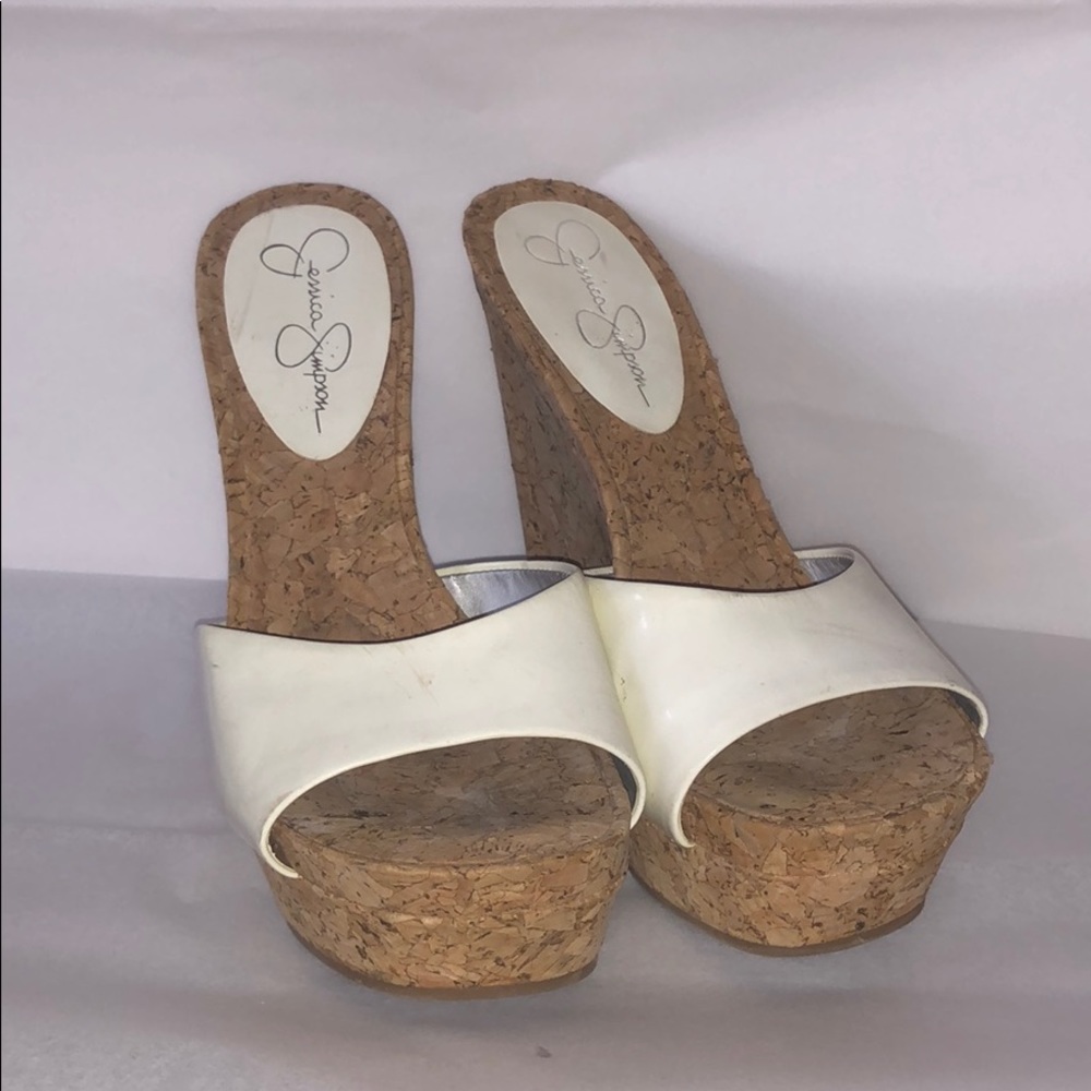 Cork pumps